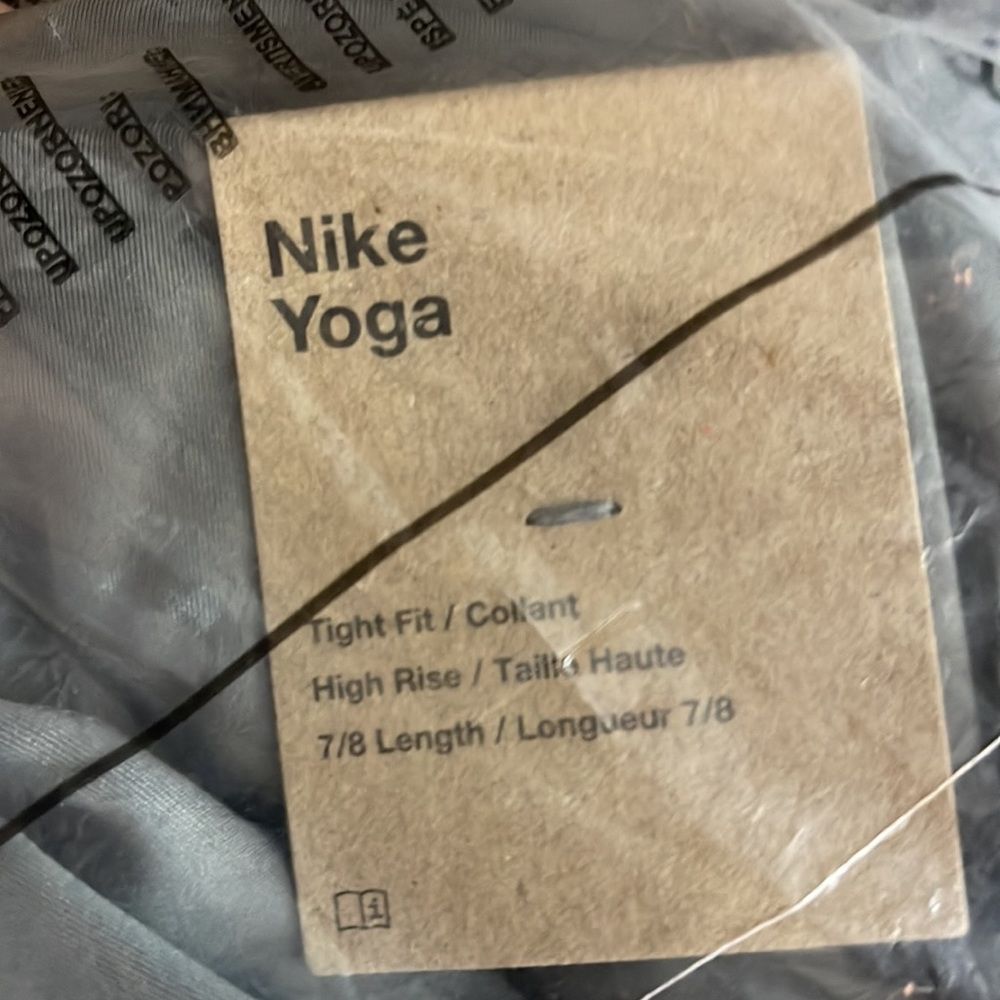 NWT Nike Women's Yoga 7/8 Leggings - Picture 8 of 8
